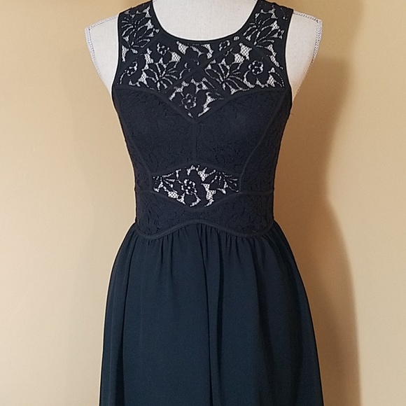 BCBGeneration Dresses & Skirts - BCBGENERATION Binded Neck Lace Dress (Black)